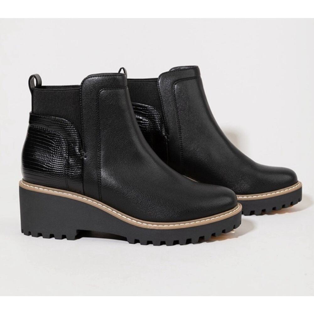 NEW Dolce Vita Women's Rielle Black Chelsea Lug Sole Booties Size 10 Combat Goth